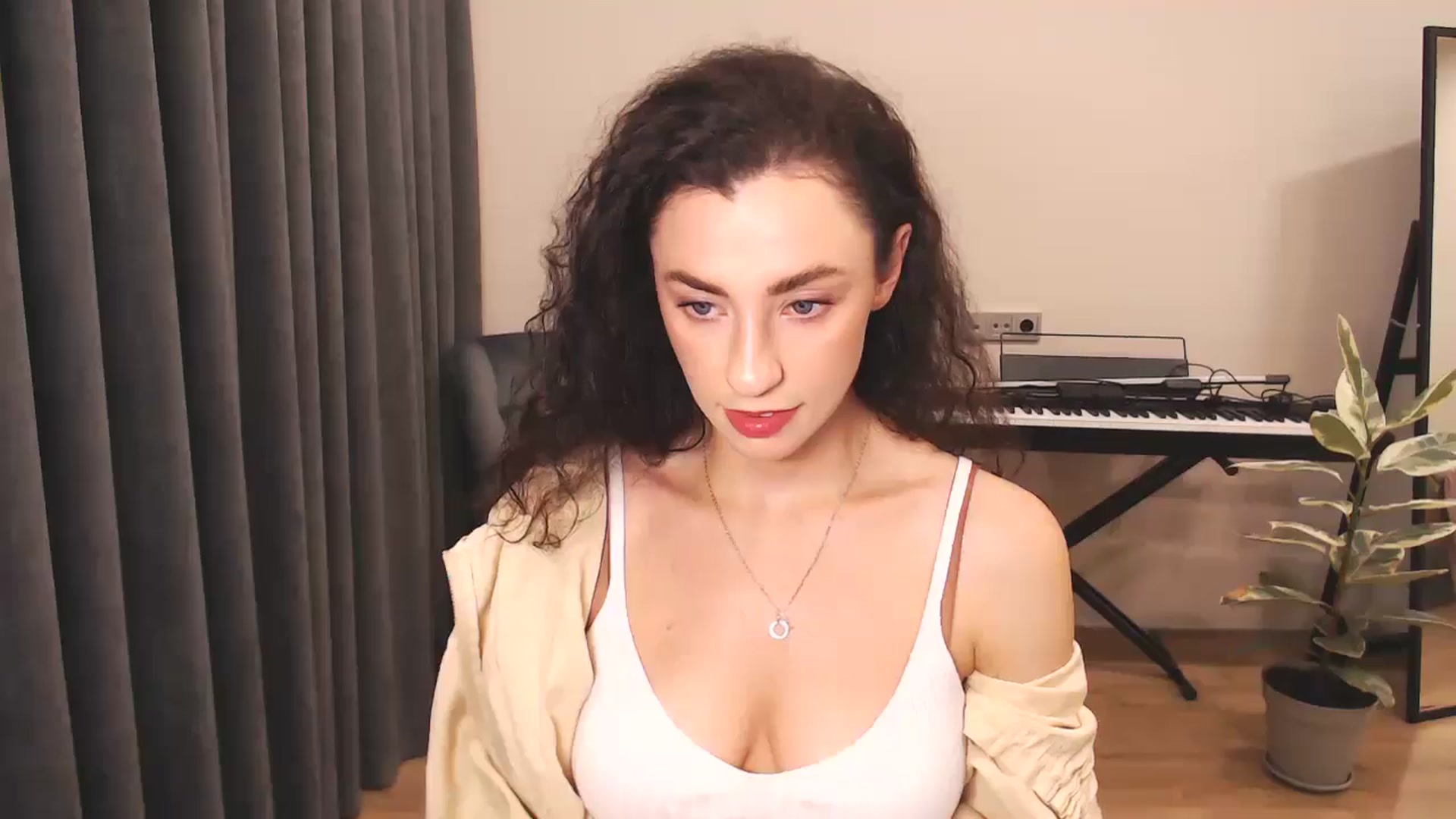 Gallery image thumbnail from Millla_Mi's myfreecams stream on, 11/10/2024, 22:07 image 11 of 20