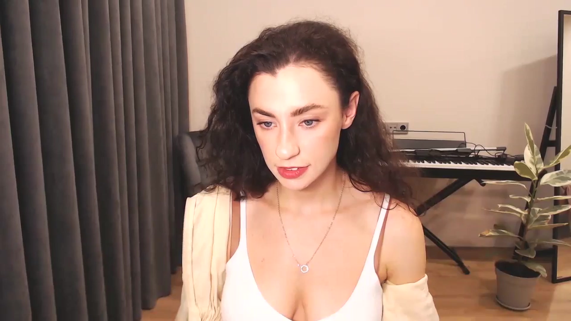 Gallery image thumbnail from Millla_Mi's myfreecams stream on, 11/10/2024, 22:07 image 15 of 20