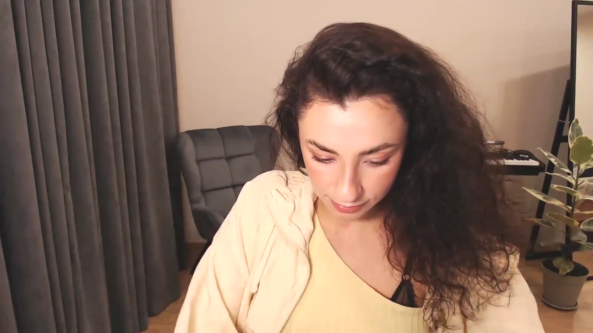 Gallery image thumbnail from Millla_Mi's myfreecams stream on, 11/13/2024, 19:04 image 6 of 20