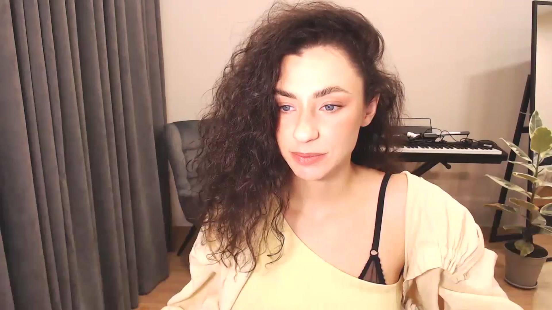 Gallery image thumbnail from Millla_Mi's myfreecams stream on, 11/13/2024, 19:04 image 14 of 20