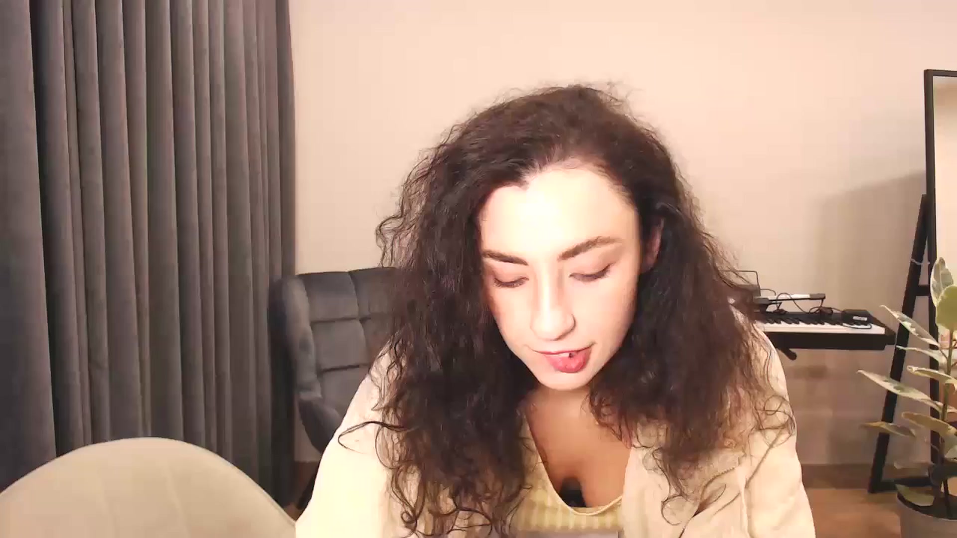 Gallery image thumbnail from Millla_Mi's myfreecams stream on, 11/16/2024, 18:43 image 16 of 20