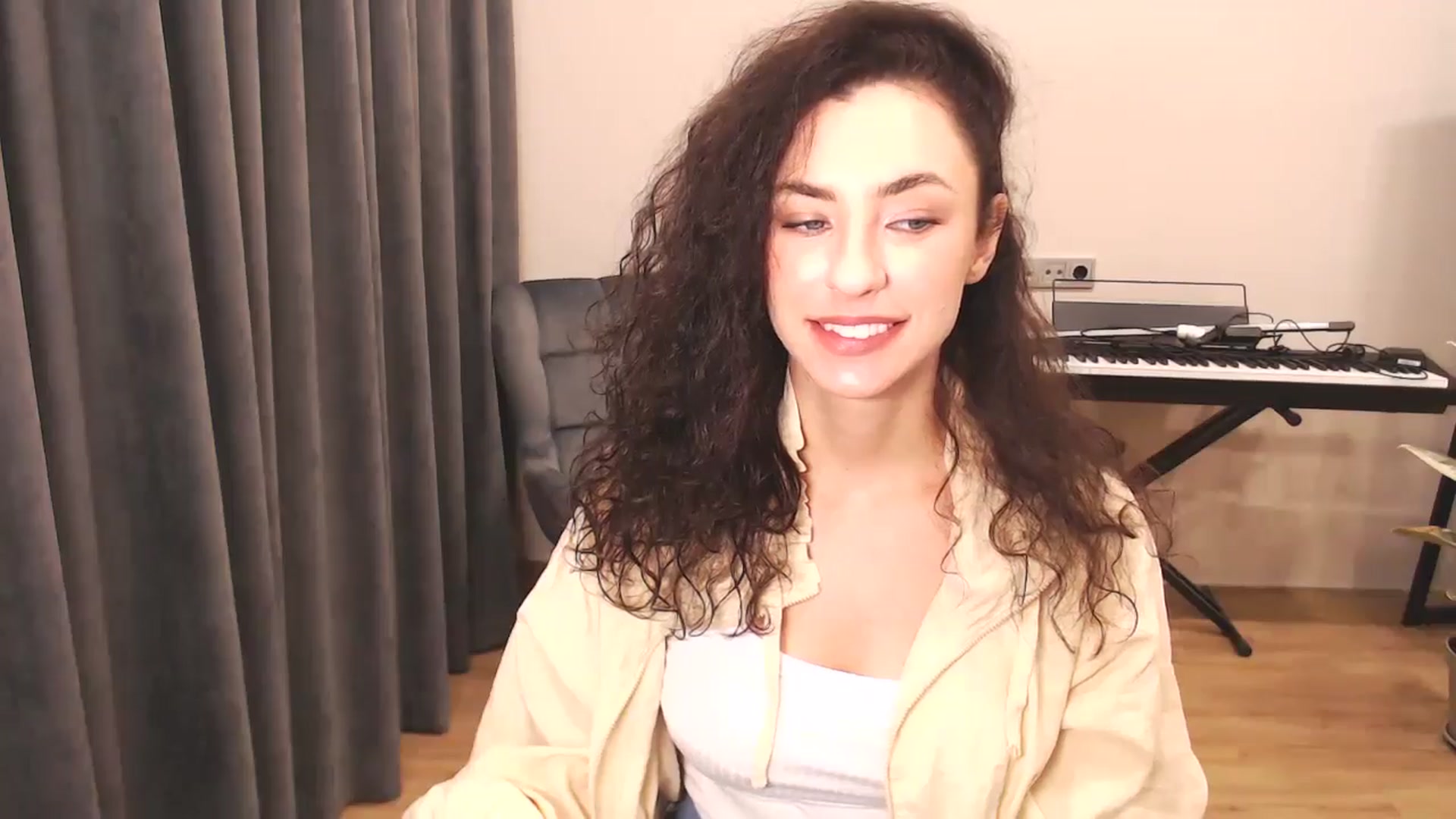 Gallery image thumbnail from Millla_Mi's myfreecams stream on, 11/17/2024, 16:32 image 7 of 20