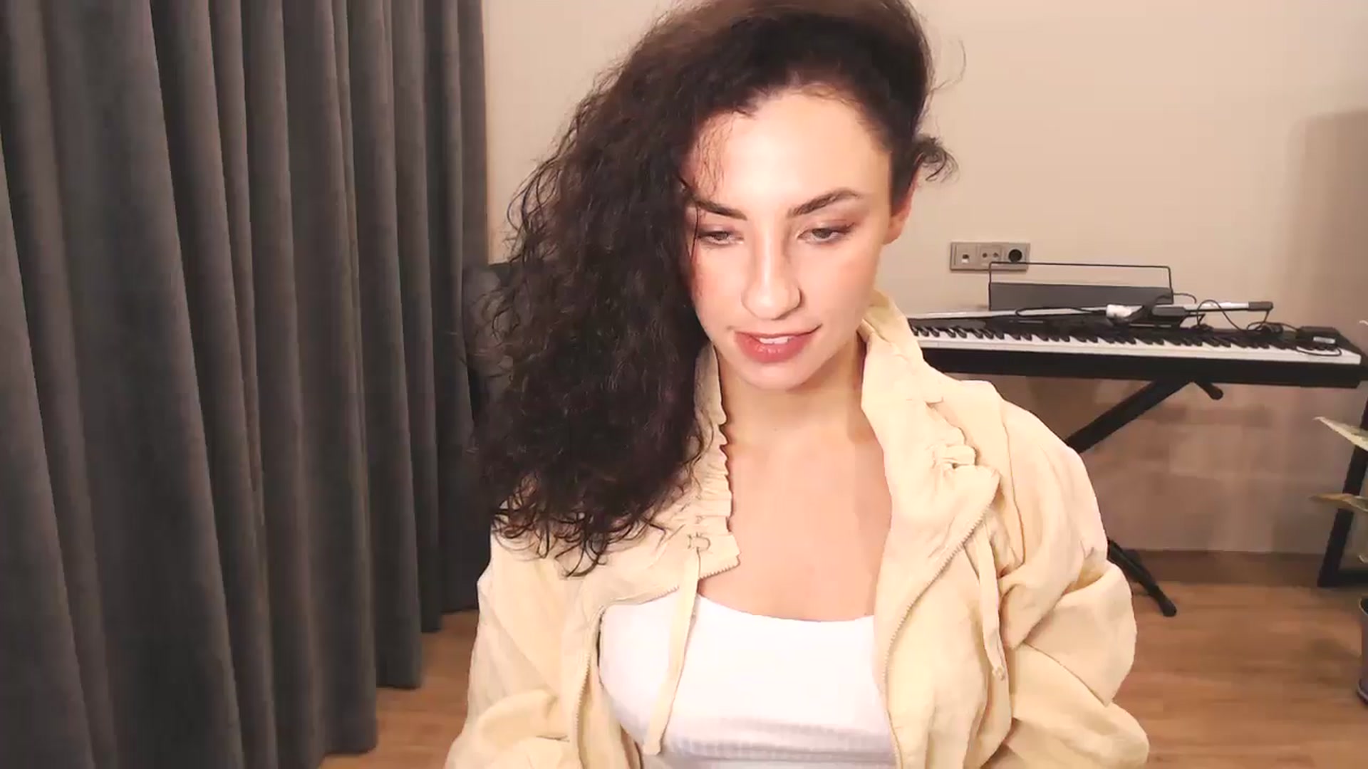 Gallery image thumbnail from Millla_Mi's myfreecams stream on, 11/17/2024, 16:32 image 4 of 20