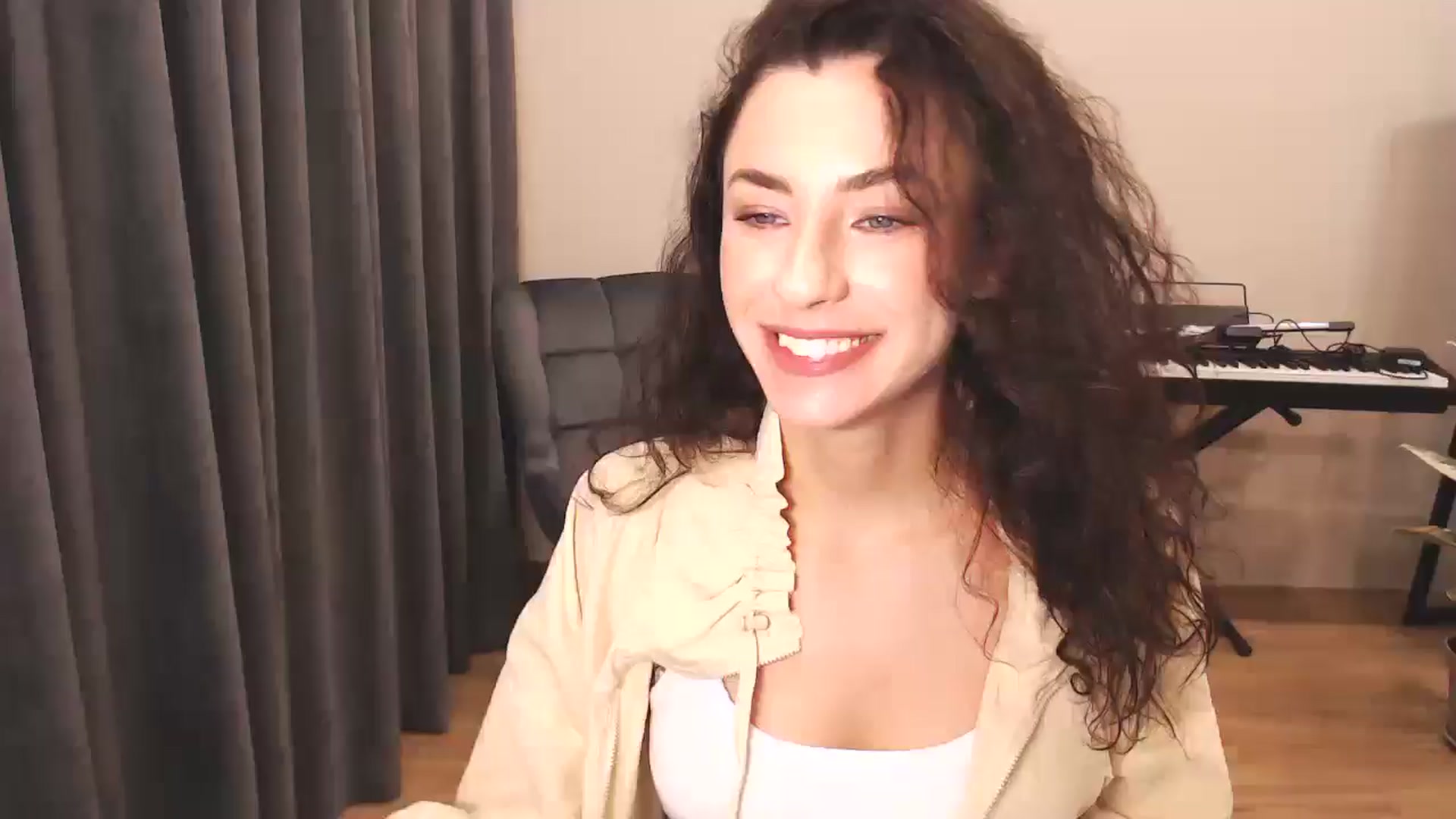 Gallery image thumbnail from Millla_Mi's myfreecams stream on, 11/17/2024, 16:32 image 3 of 20
