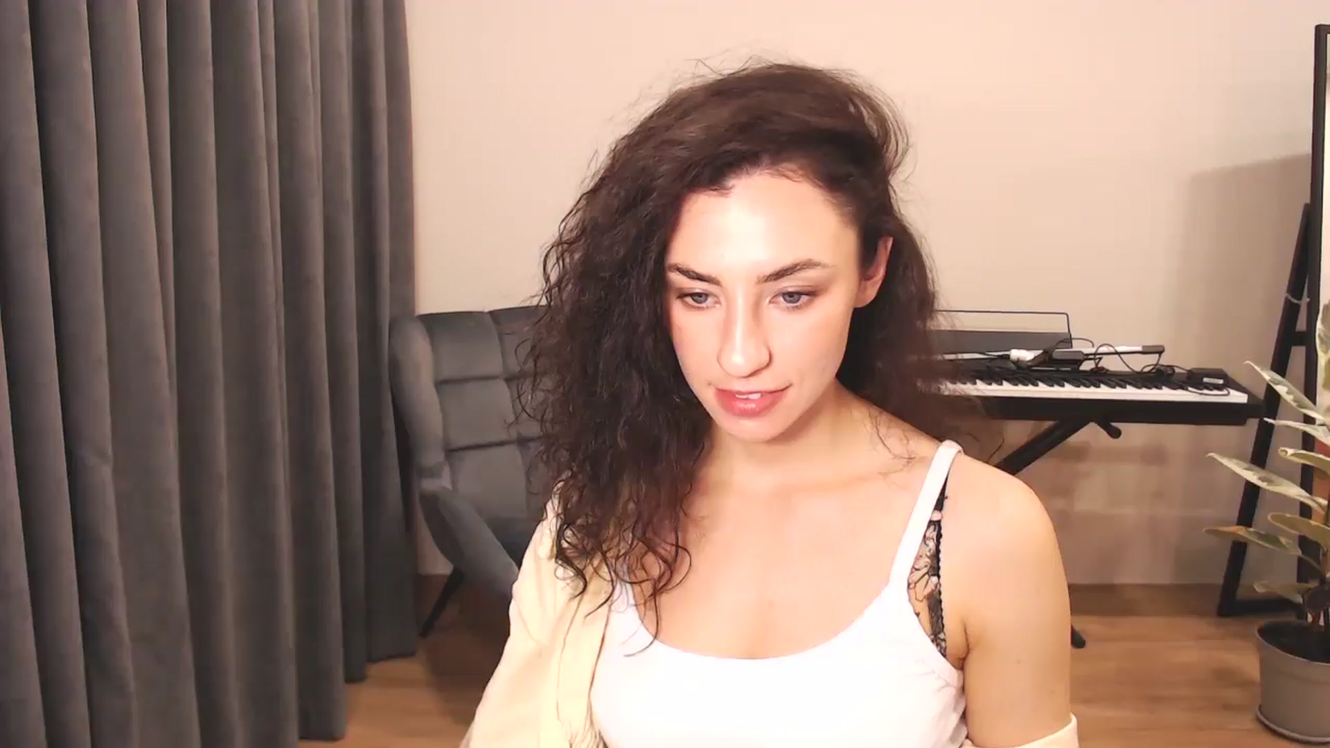 Gallery image thumbnail from Millla_Mi's myfreecams stream on, 11/17/2024, 20:26 image 3 of 20