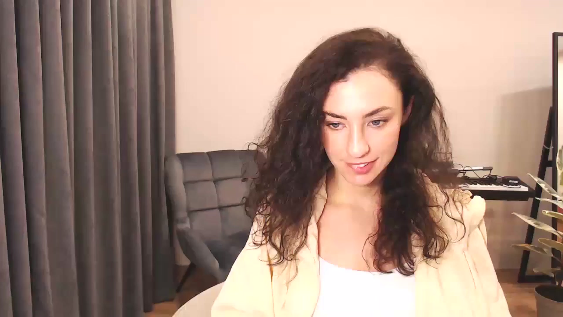 Gallery image thumbnail from Millla_Mi's myfreecams stream on, 11/17/2024, 20:26 image 17 of 20