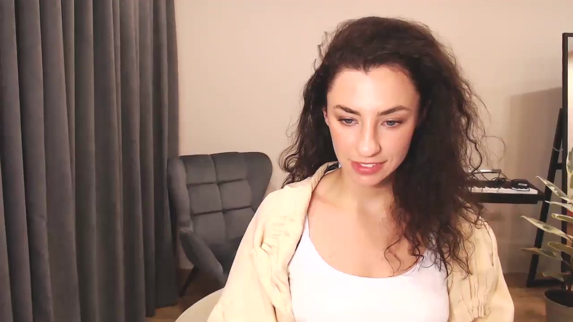 Gallery image thumbnail from Millla_Mi's myfreecams stream on, 11/17/2024, 20:26 image 13 of 20