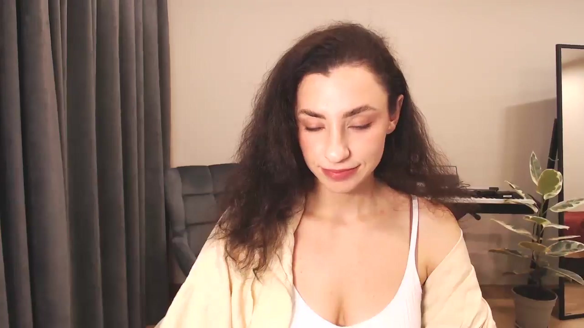 Gallery image thumbnail from Millla_Mi's myfreecams stream on, 11/19/2024, 18:03 image 15 of 20