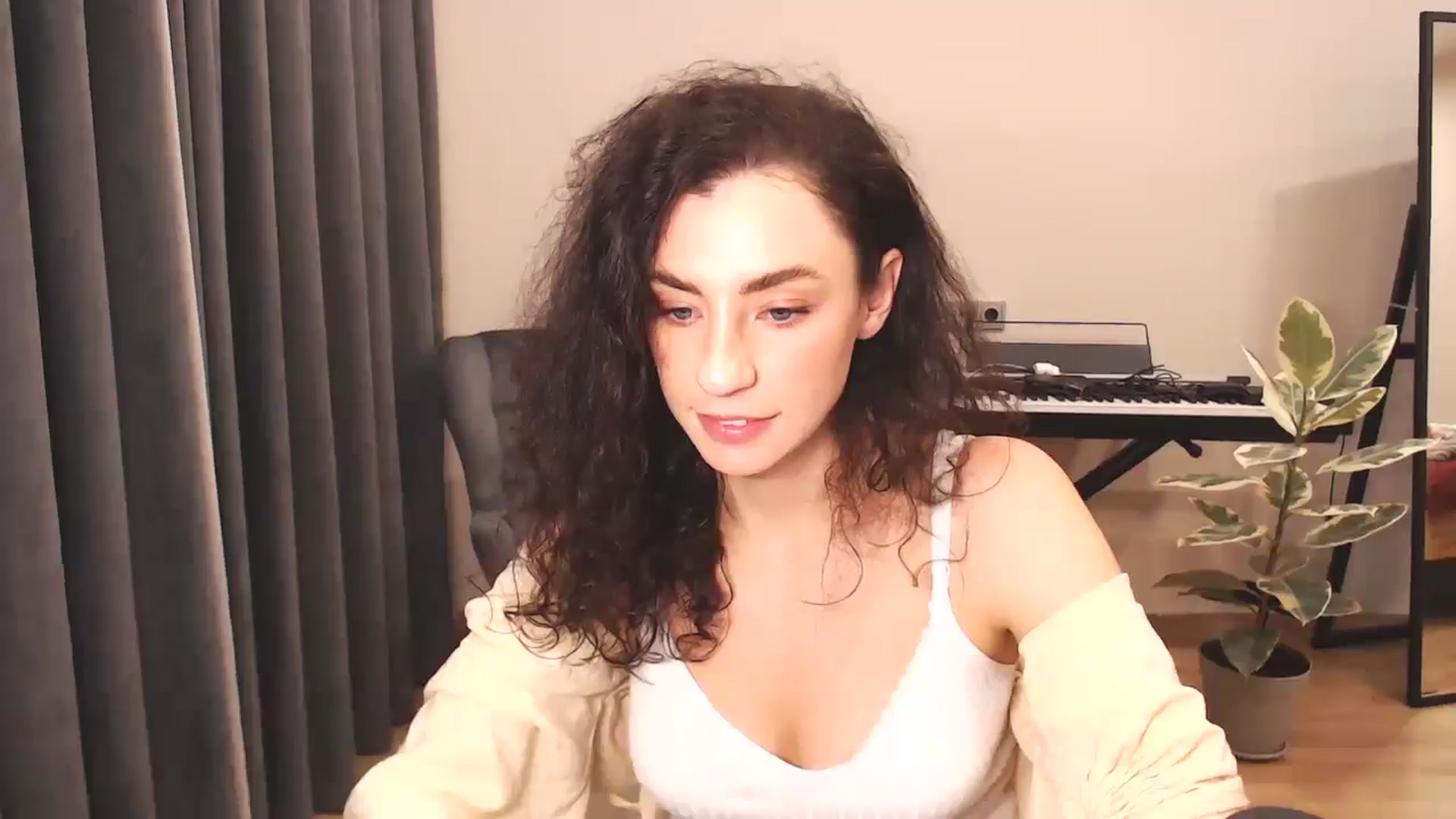 Gallery image thumbnail from Millla_Mi's myfreecams stream on, 11/23/2024, 22:08 image 6 of 20