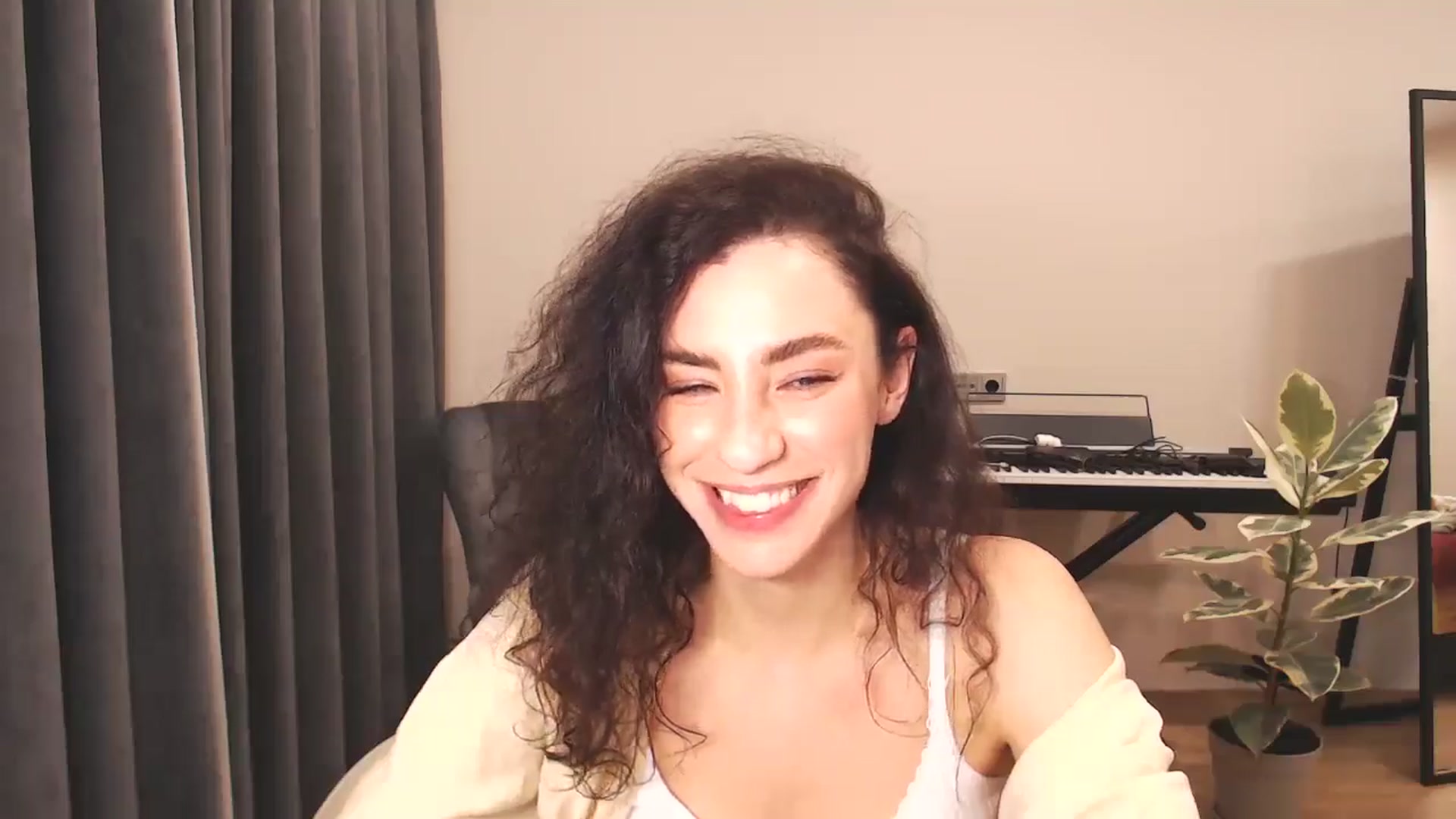 Gallery image thumbnail from Millla_Mi's myfreecams stream on, 11/23/2024, 22:08 image 14 of 20