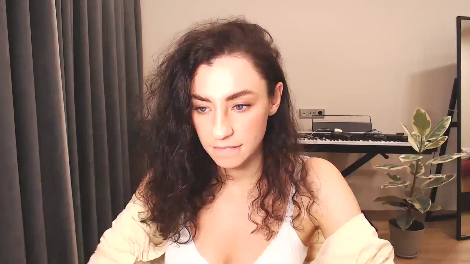 Gallery image thumbnail from Millla_Mi's myfreecams stream on, 11/23/2024, 23:18 image 1 of 20
