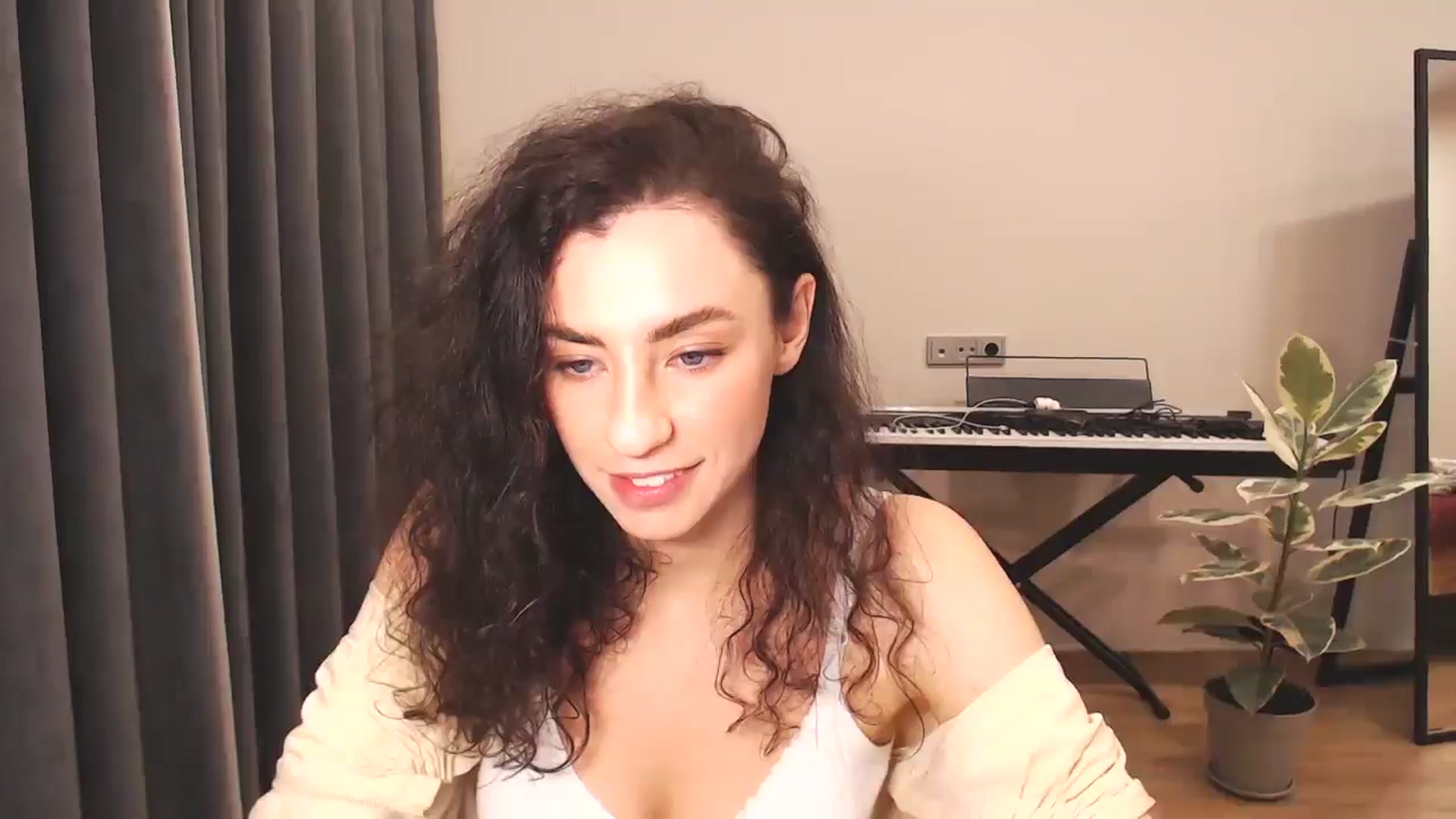 Gallery image thumbnail from Millla_Mi's myfreecams stream on, 11/23/2024, 23:18 image 7 of 20