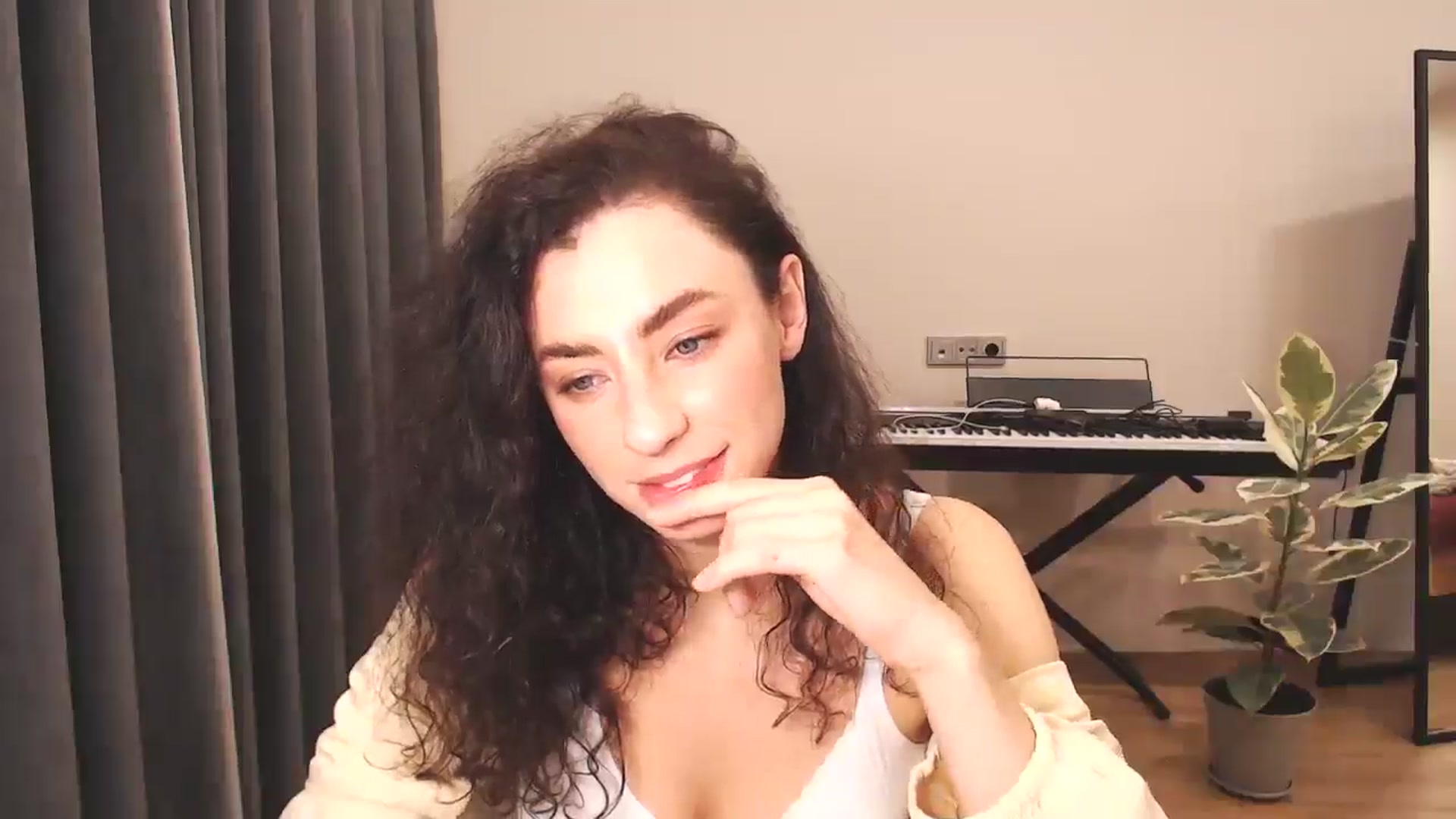 Gallery image thumbnail from Millla_Mi's myfreecams stream on, 11/23/2024, 23:18 image 4 of 20