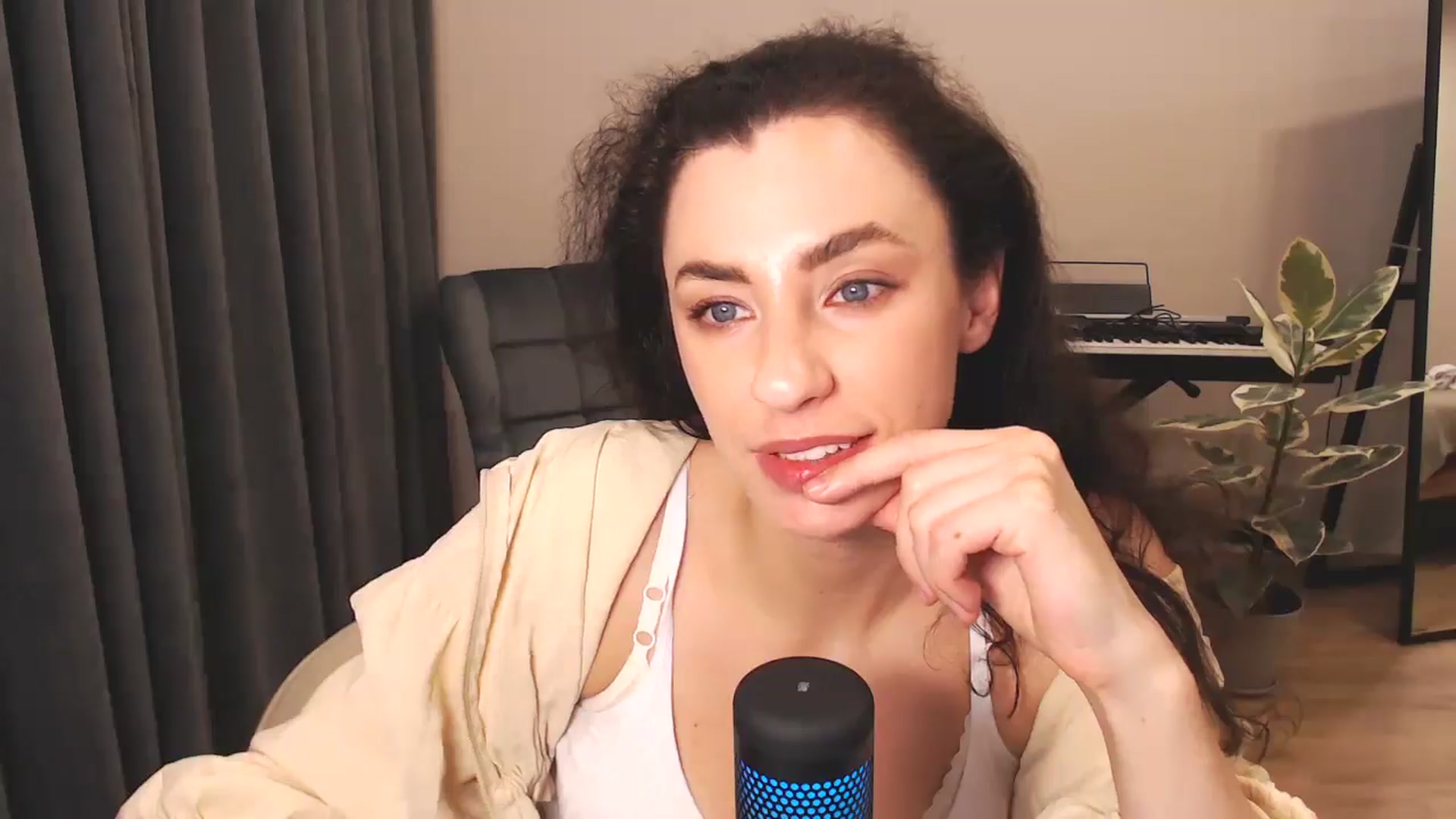 Gallery image thumbnail from Millla_Mi's myfreecams stream on, 11/24/2024, 22:27 image 10 of 20