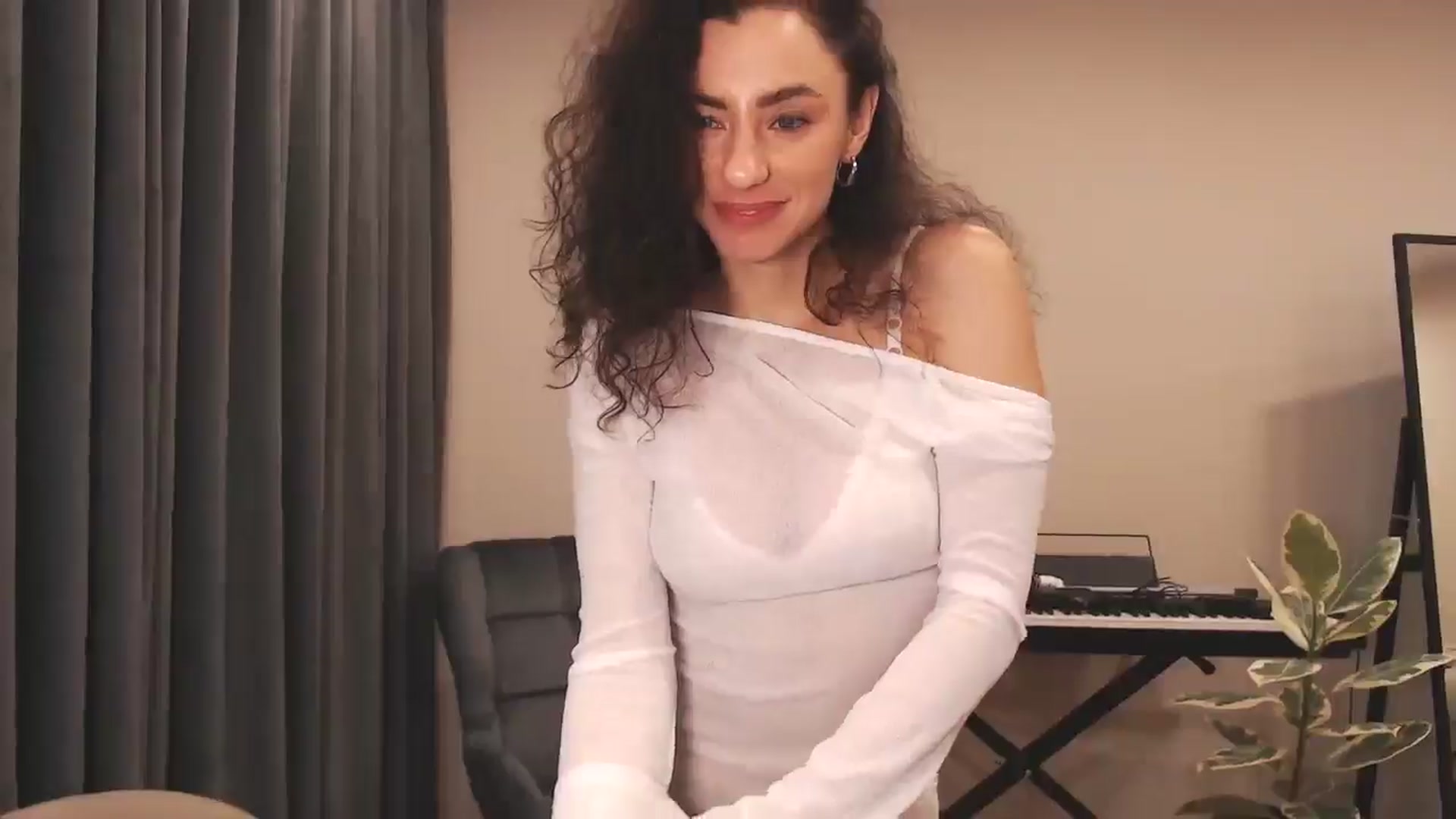 Gallery image thumbnail from Millla_Mi's myfreecams stream on, 11/25/2024, 01:00 image 15 of 20