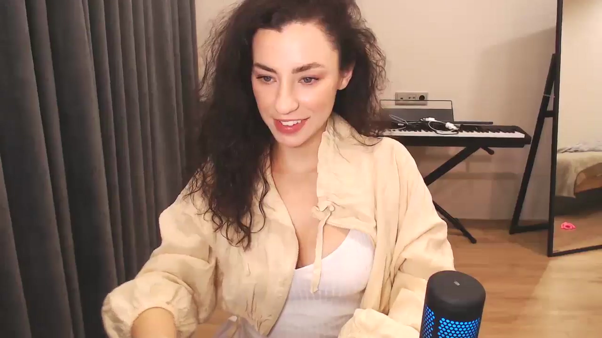 Gallery image thumbnail from Millla_Mi's myfreecams stream on, 12/16/2024, 15:29 image 12 of 20