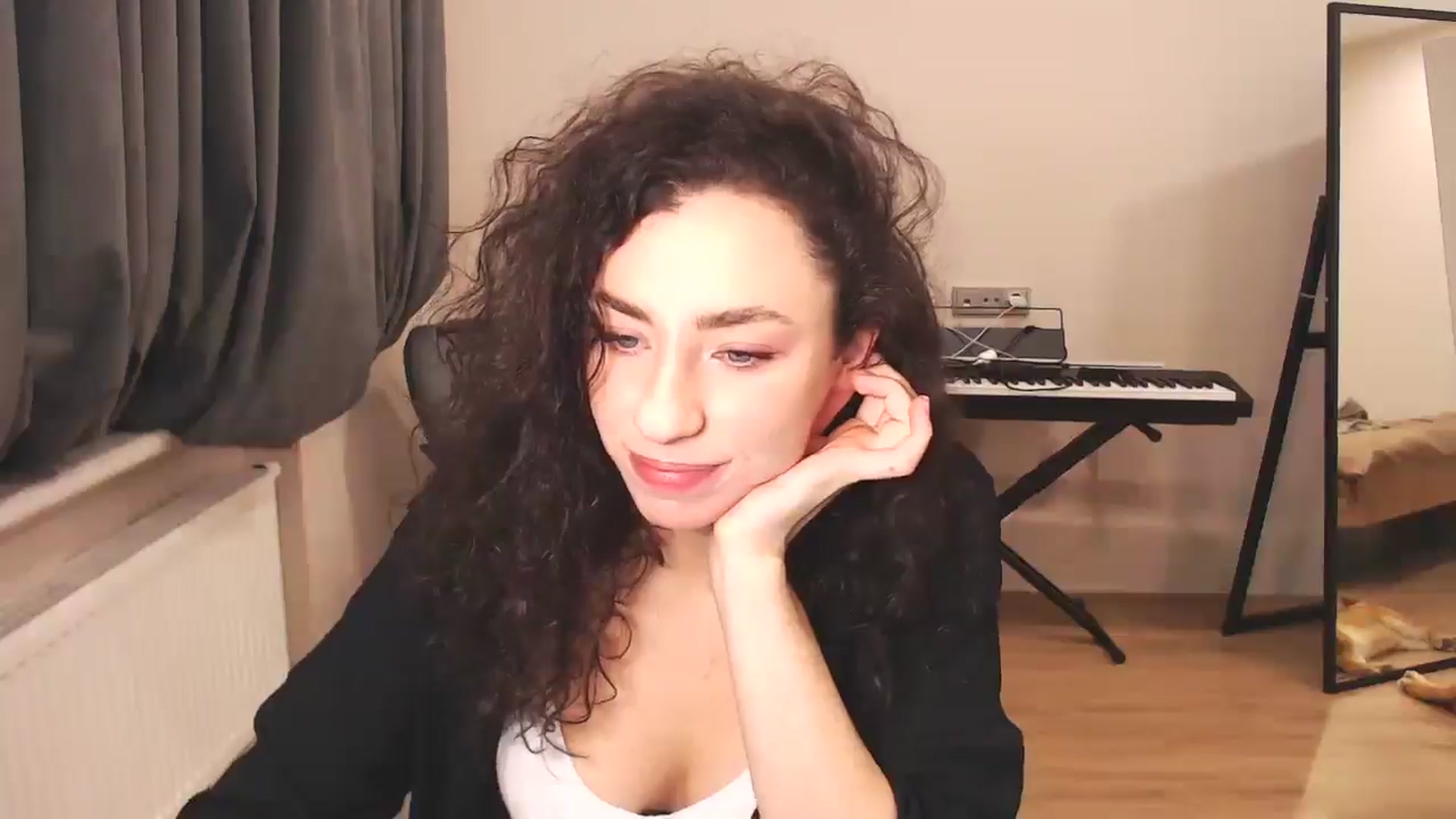 Gallery image thumbnail from Millla_Mi's myfreecams stream on, 12/21/2024, 15:45 image 16 of 20