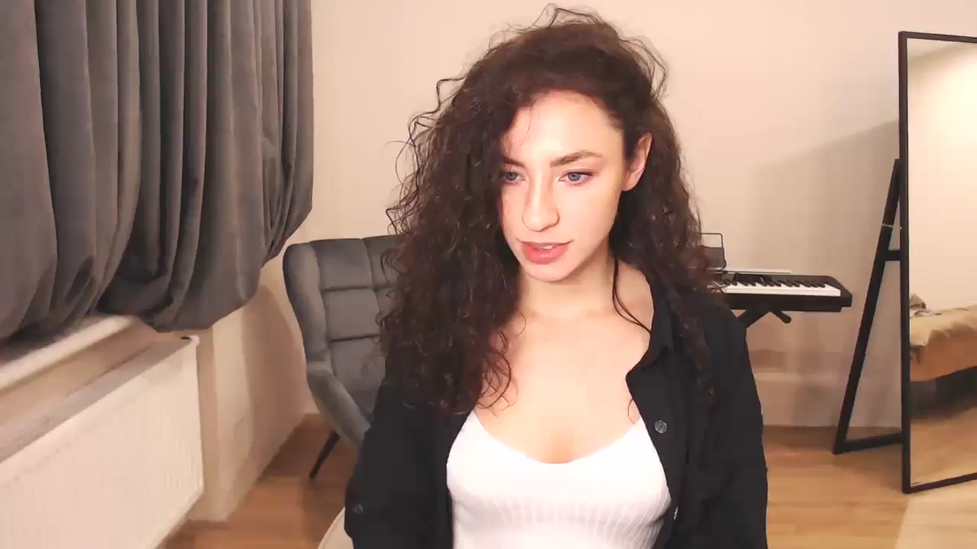 Gallery image thumbnail from Millla_Mi's myfreecams stream on, 12/21/2024, 16:59 image 14 of 20