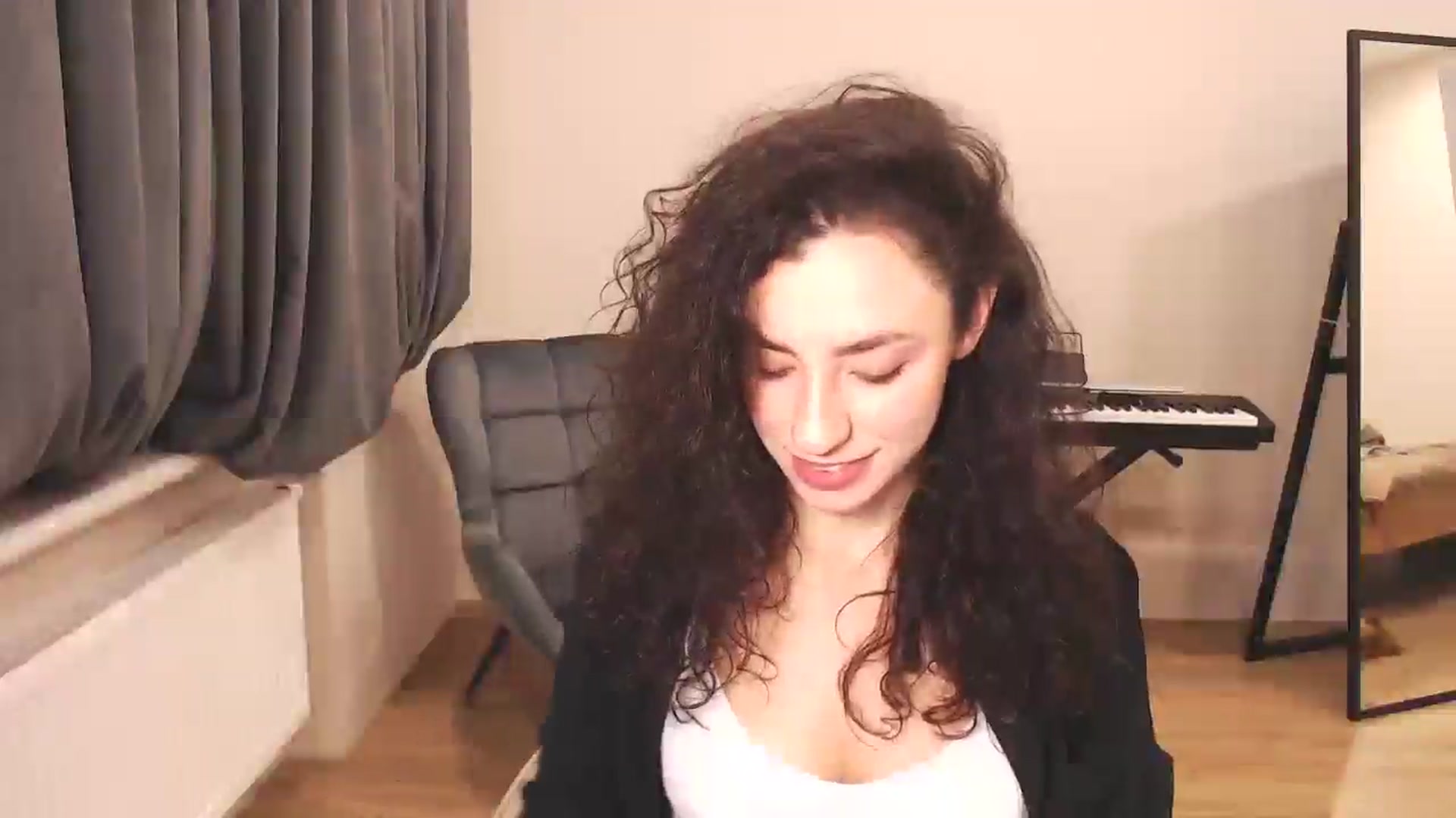 Gallery image thumbnail from Millla_Mi's myfreecams stream on, 12/21/2024, 16:59 image 10 of 20