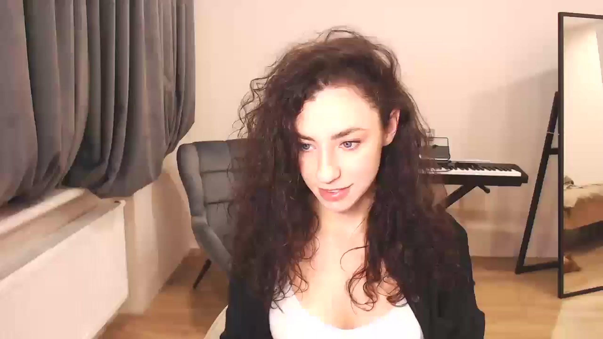 Gallery image thumbnail from Millla_Mi's myfreecams stream on, 12/21/2024, 16:59 image 9 of 20