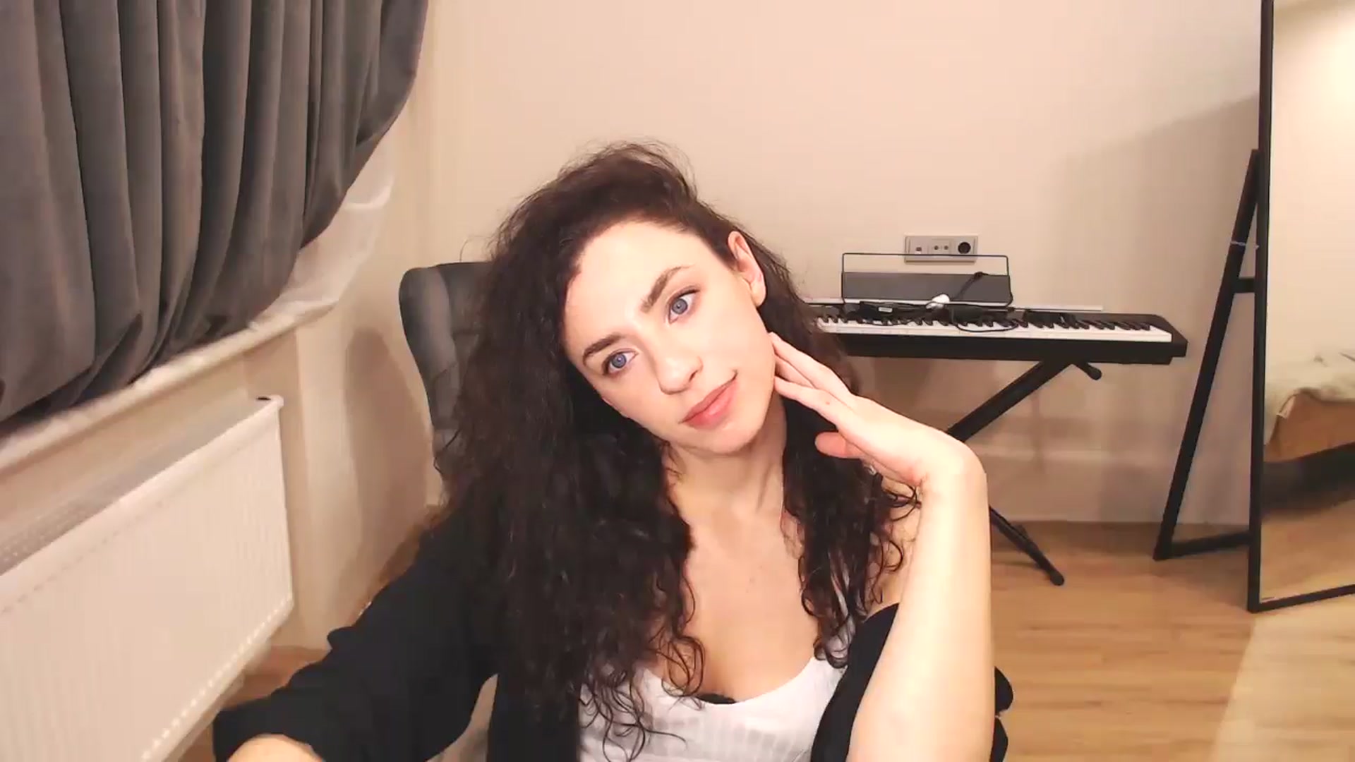 Gallery image thumbnail from Millla_Mi's myfreecams stream on, 12/21/2024, 21:08 image 13 of 20