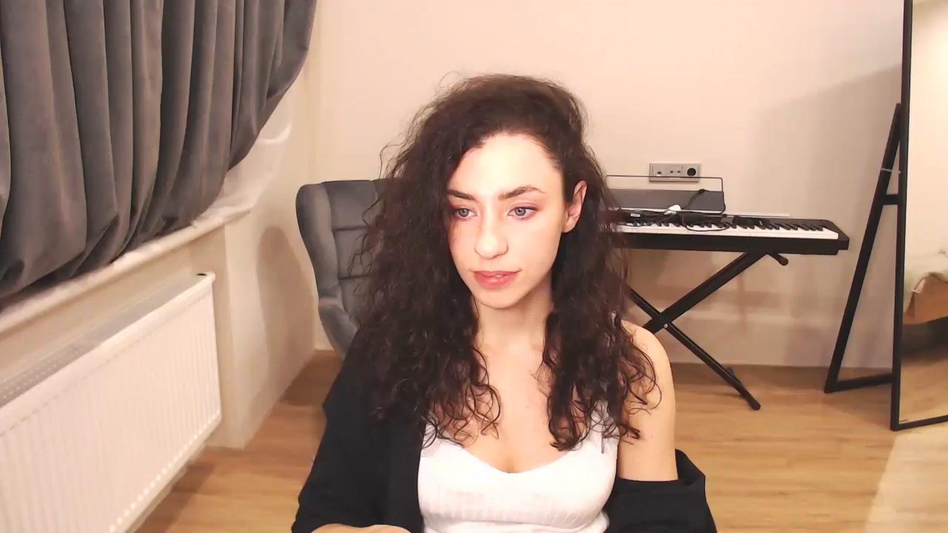 Gallery image thumbnail from Millla_Mi's myfreecams stream on, 12/21/2024, 21:08 image 15 of 20