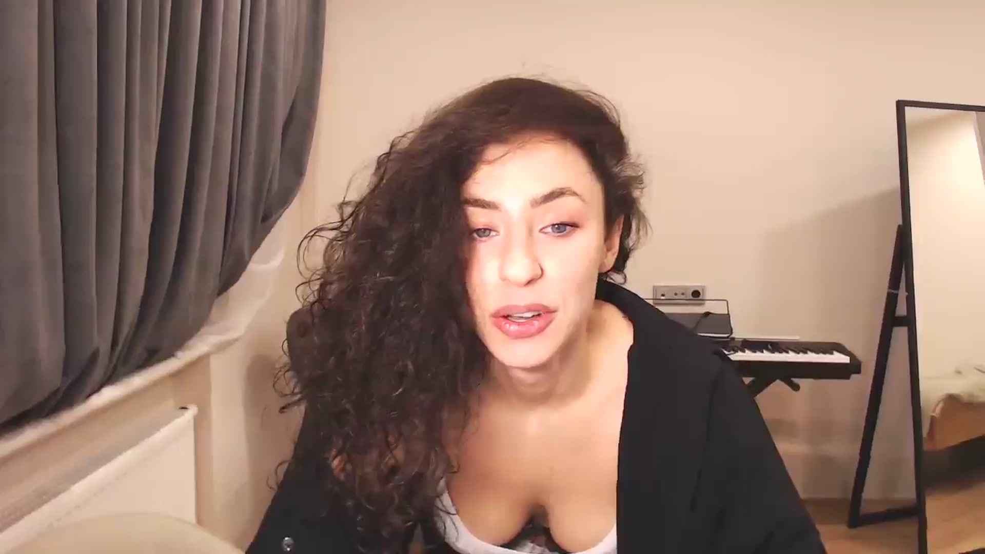 Gallery image thumbnail from Millla_Mi's myfreecams stream on, 12/21/2024, 21:08 image 7 of 20