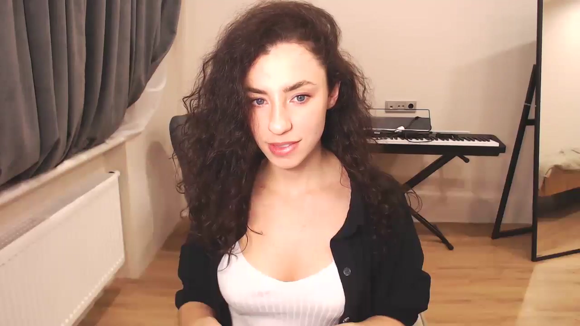 Gallery image thumbnail from Millla_Mi's myfreecams stream on, 12/21/2024, 21:08 image 4 of 20
