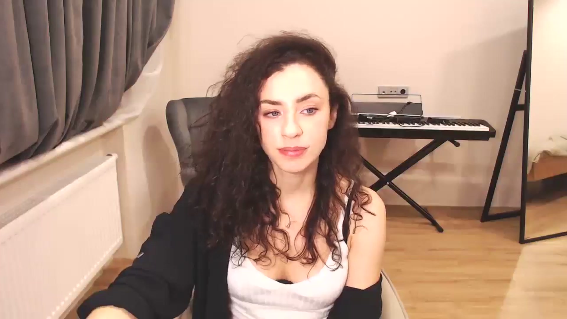 Gallery image thumbnail from Millla_Mi's myfreecams stream on, 12/21/2024, 21:08 image 10 of 20