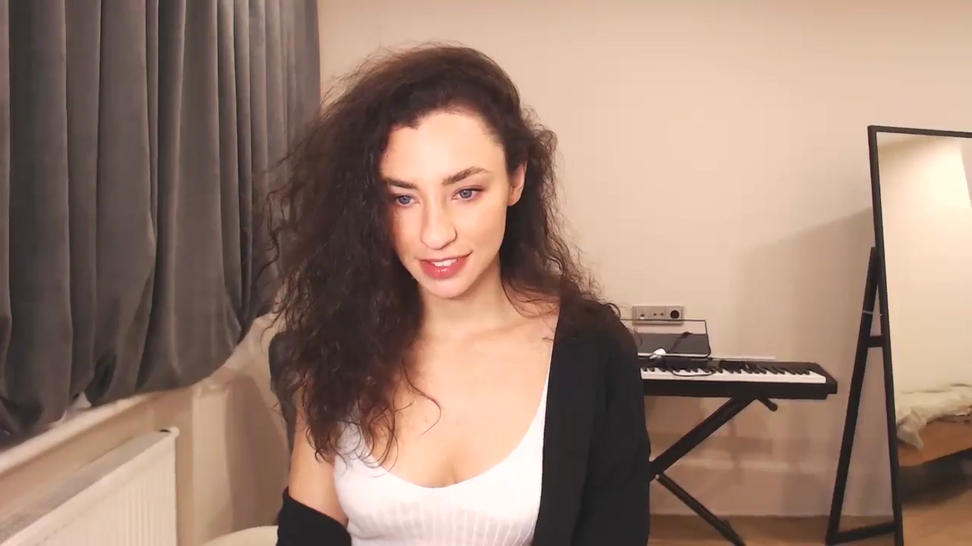 Gallery image thumbnail from Millla_Mi's myfreecams stream on, 12/22/2024, 12:50 image 16 of 20