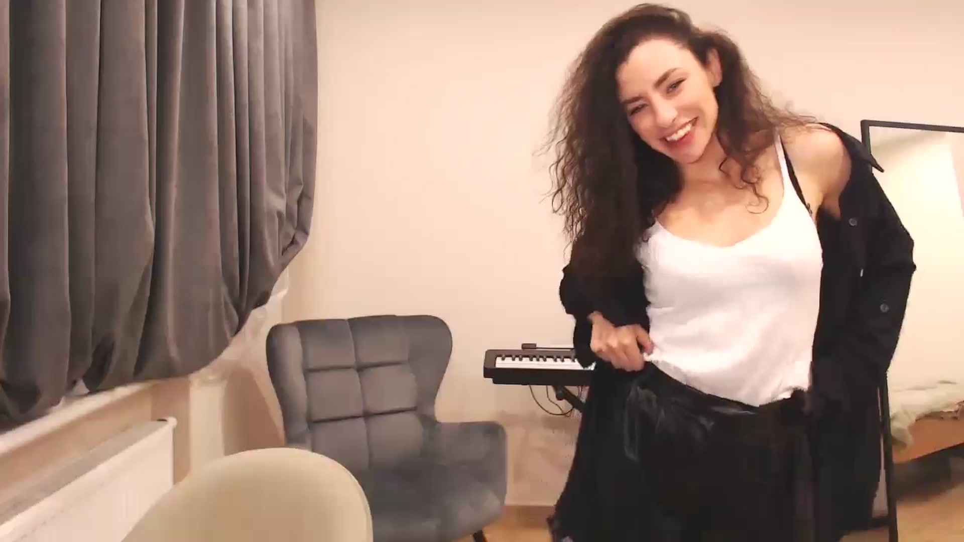 Gallery image thumbnail from Millla_Mi's myfreecams stream on, 12/22/2024, 13:49 image 13 of 20