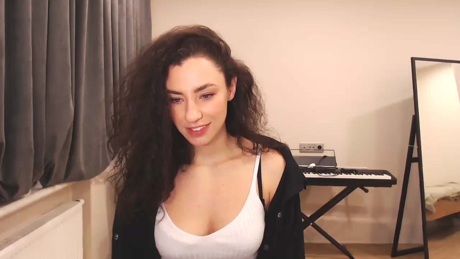 Gallery image thumbnail from Millla_Mi's myfreecams stream on, 12/22/2024, 13:49 image 12 of 20