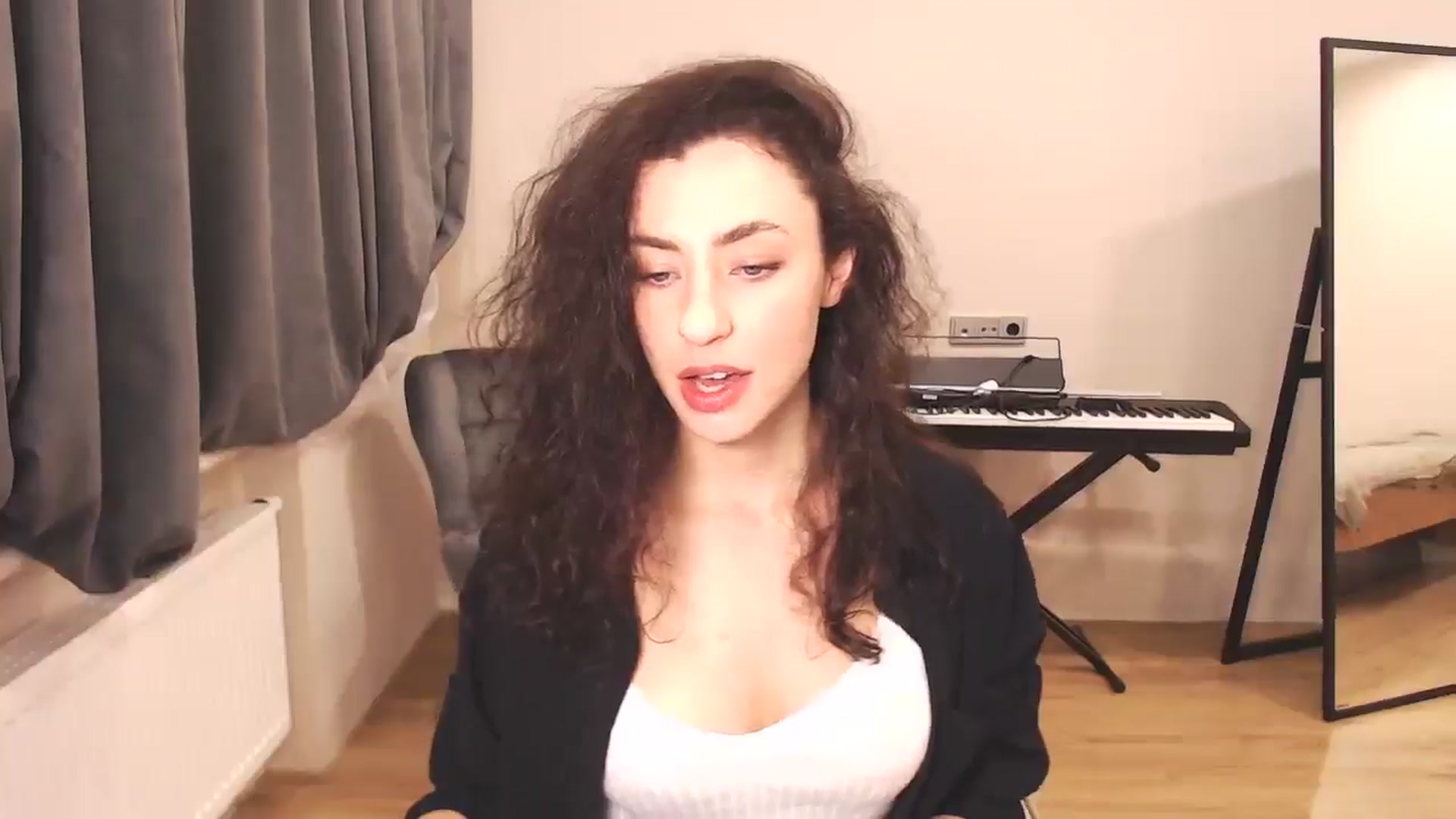 Gallery image thumbnail from Millla_Mi's myfreecams stream on, 12/22/2024, 17:37 image 7 of 20