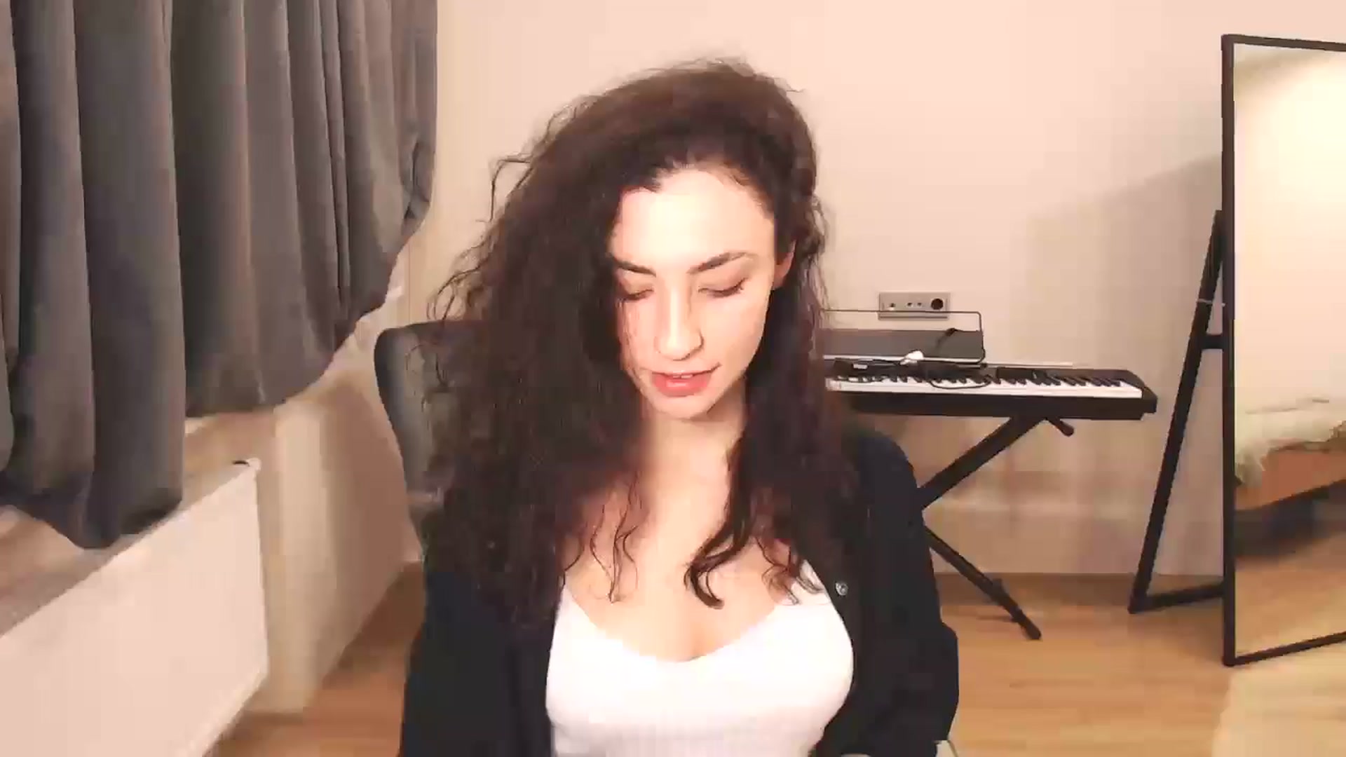 Gallery image thumbnail from Millla_Mi's myfreecams stream on, 12/22/2024, 17:37 image 18 of 20