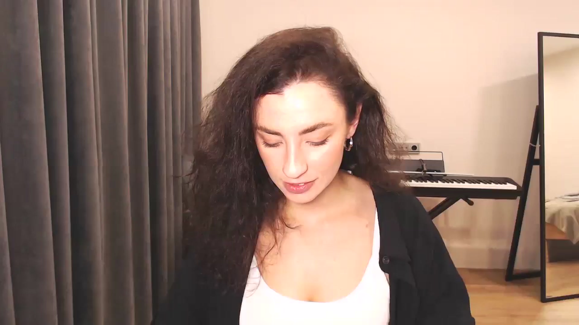 Gallery image thumbnail from Millla_Mi's myfreecams stream on, 02/08/2025, 18:23 image 12 of 20