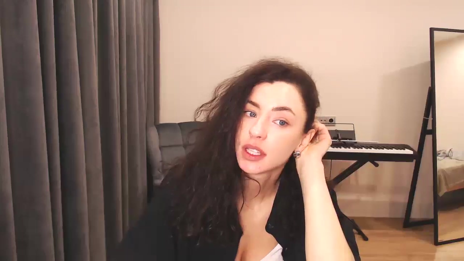 Gallery image thumbnail from Millla_Mi's myfreecams stream on, 02/09/2025, 18:05 image 4 of 20