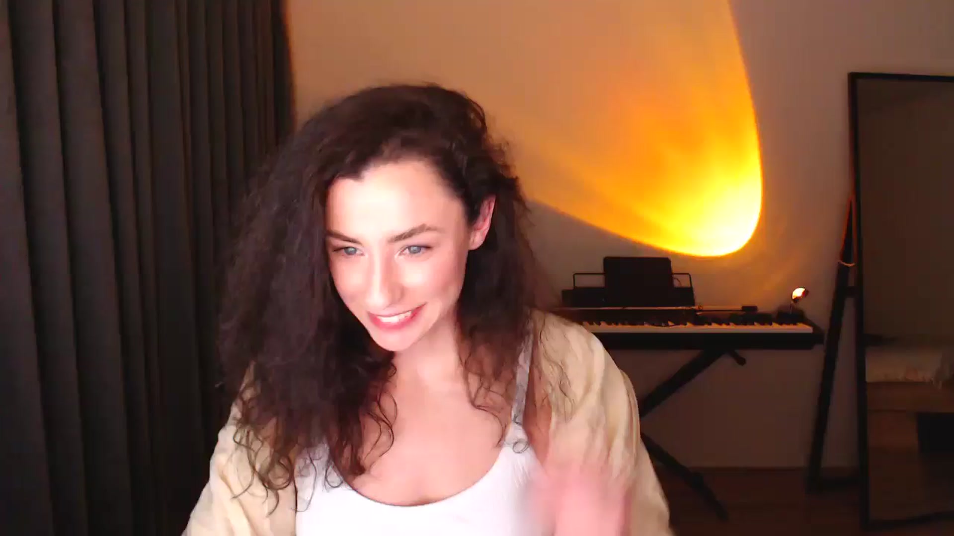 Gallery image thumbnail from Millla_Mi's myfreecams stream on, 03/16/2025, 20:51 image 15 of 20