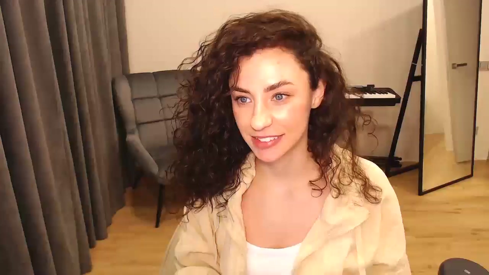 Gallery image thumbnail from Millla_Mi's myfreecams stream on, 03/30/2025, 20:25 image 18 of 20