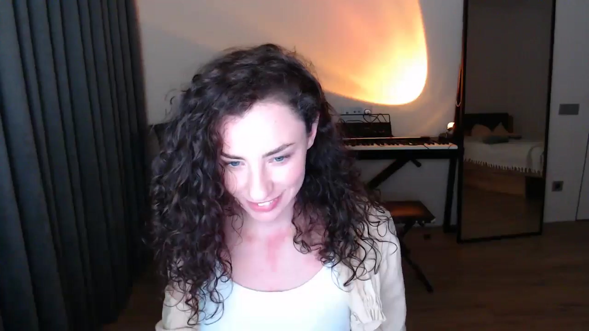 Gallery image thumbnail from Millla_Mi's myfreecams stream on, 04/20/2025, 22:19 image 8 of 20