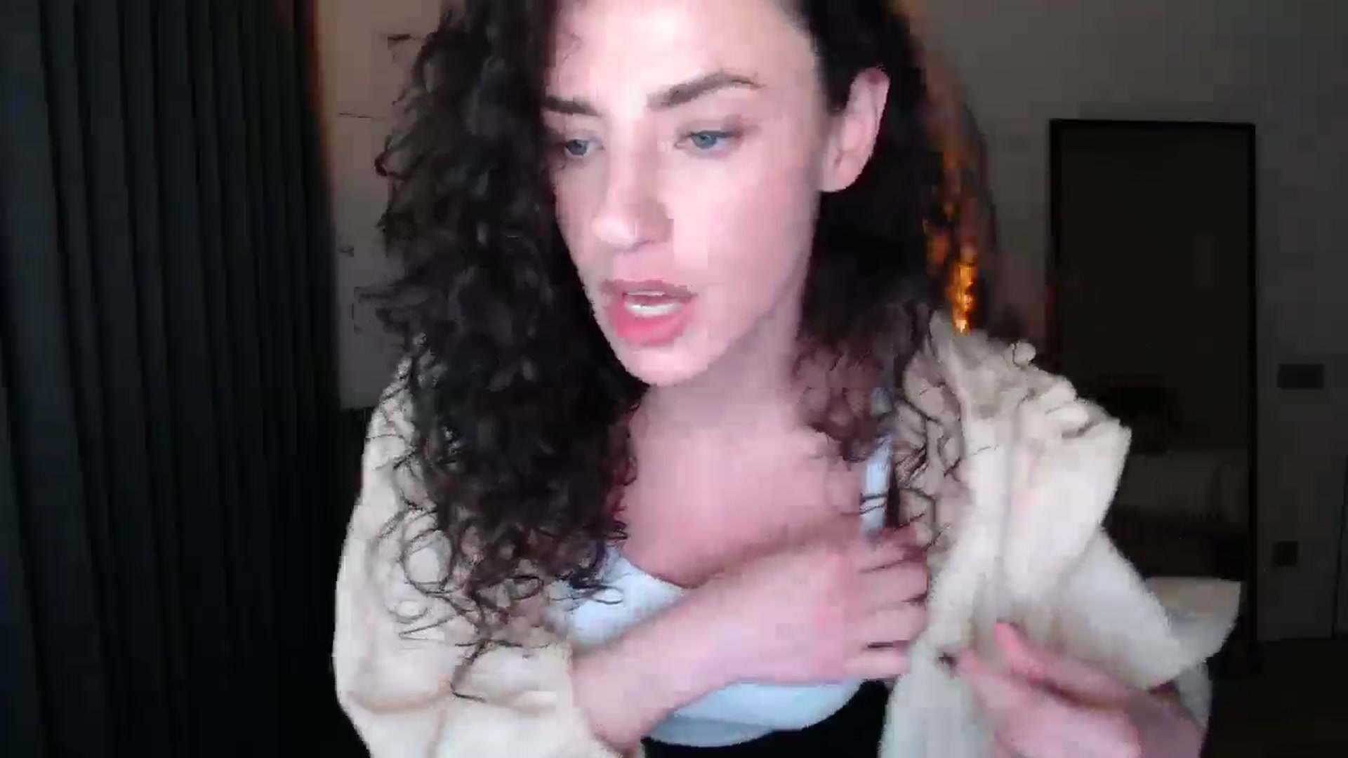 Gallery image thumbnail from Millla_Mi's myfreecams stream on, 04/20/2025, 22:19 image 6 of 20