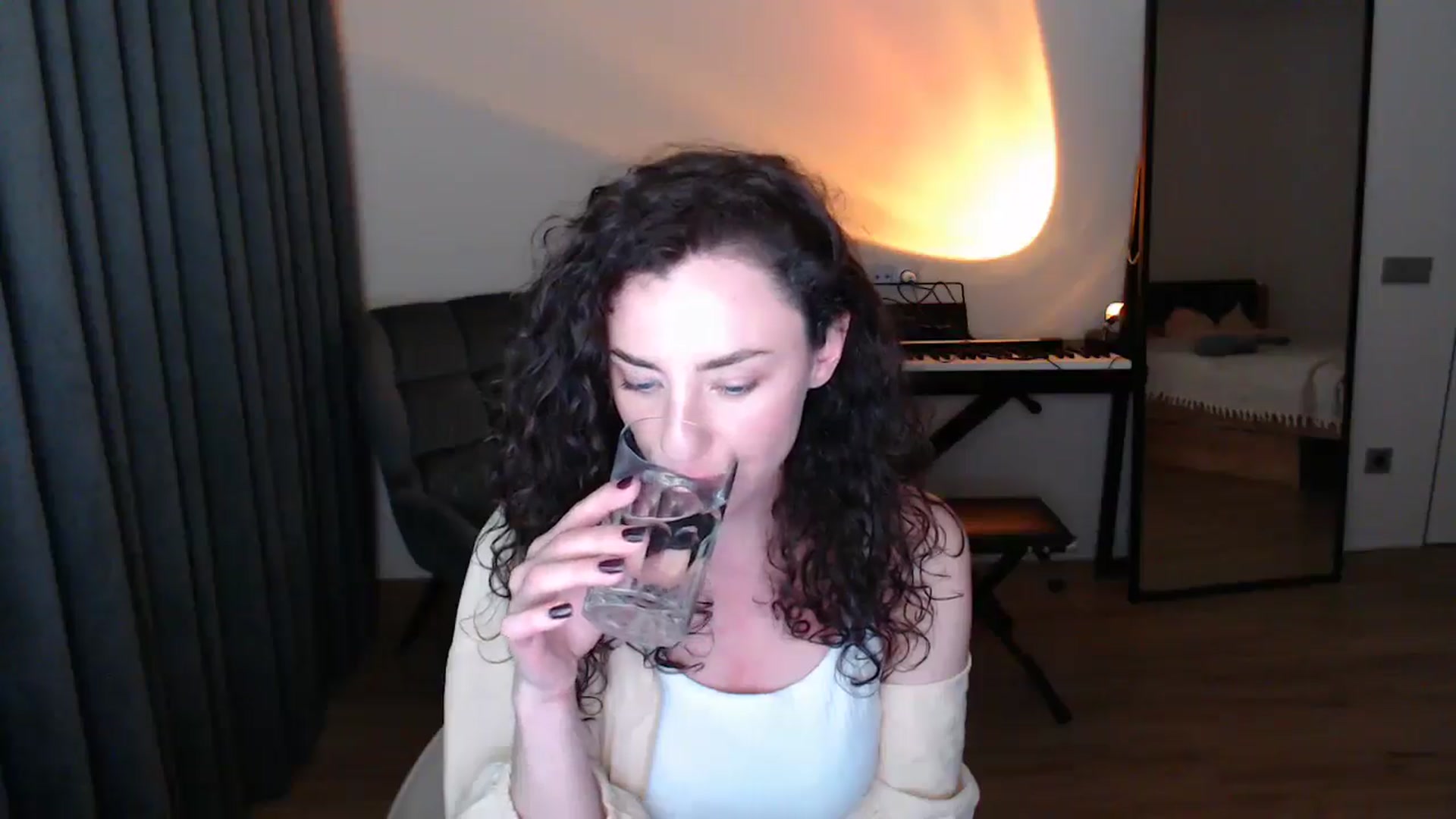Gallery image thumbnail from Millla_Mi's myfreecams stream on, 04/20/2025, 22:19 image 10 of 20