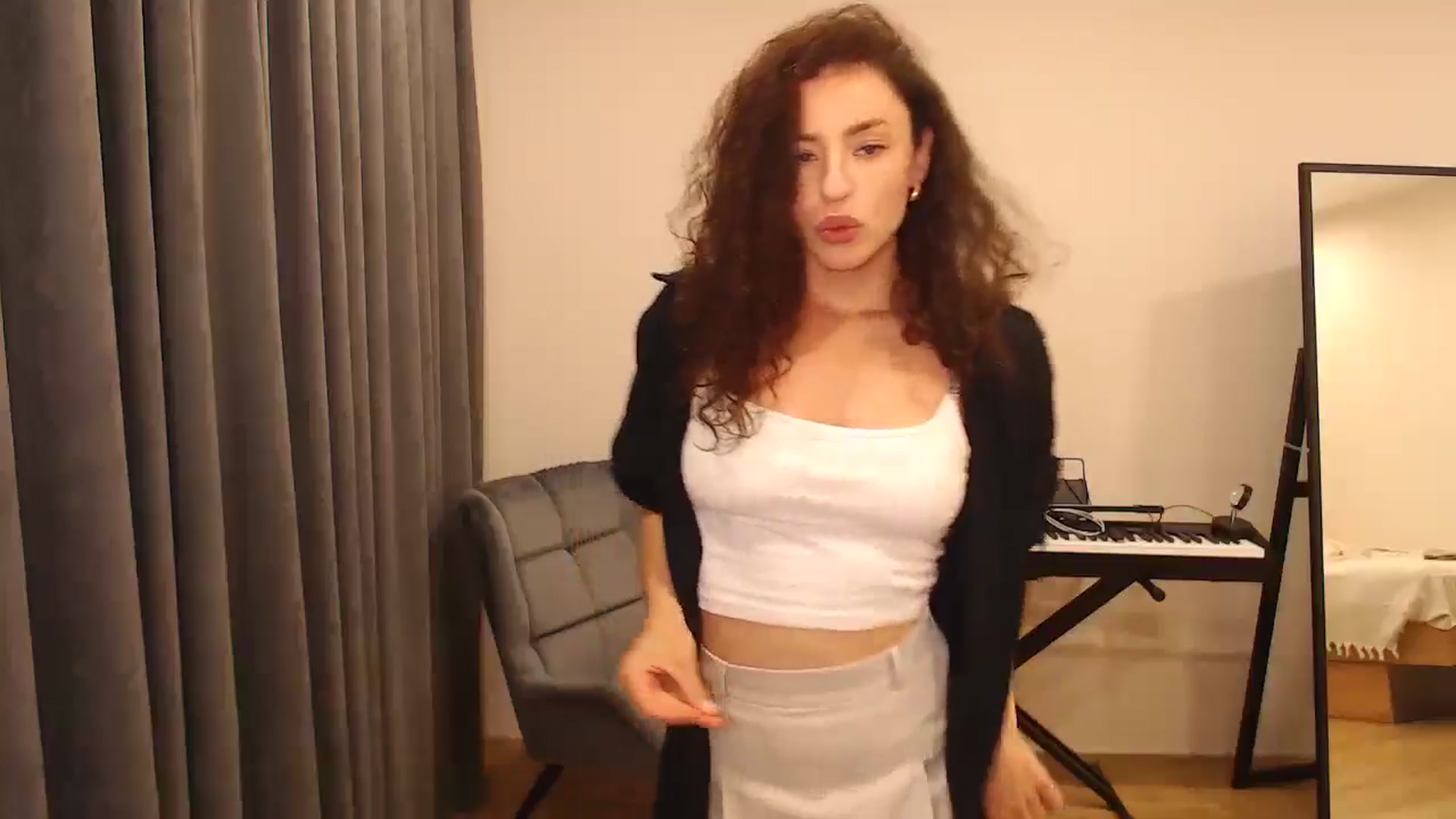 Gallery image thumbnail from Millla_Mi's myfreecams stream on, 05/11/2025, 13:35 image 6 of 20