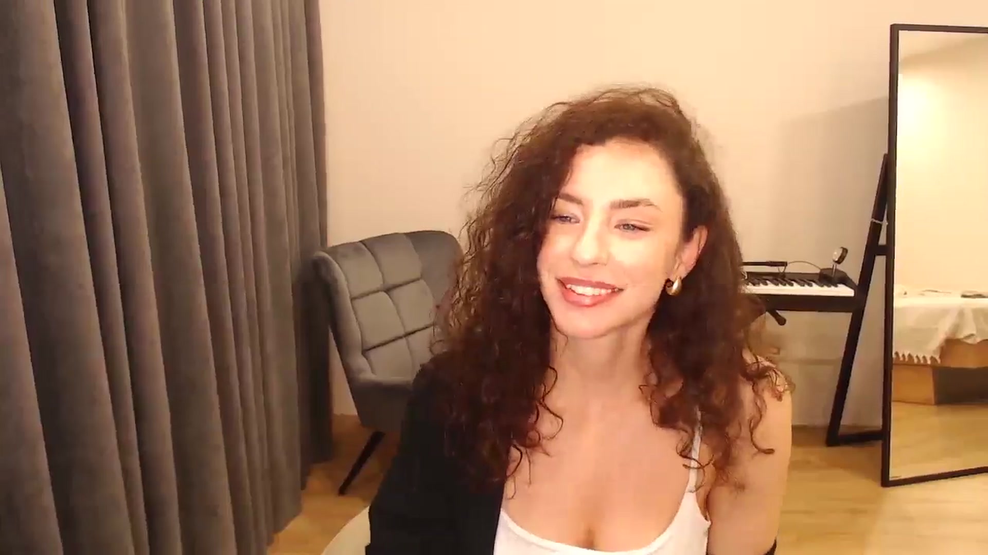 Gallery image thumbnail from Millla_Mi's myfreecams stream on, 05/11/2025, 13:35 image 4 of 20