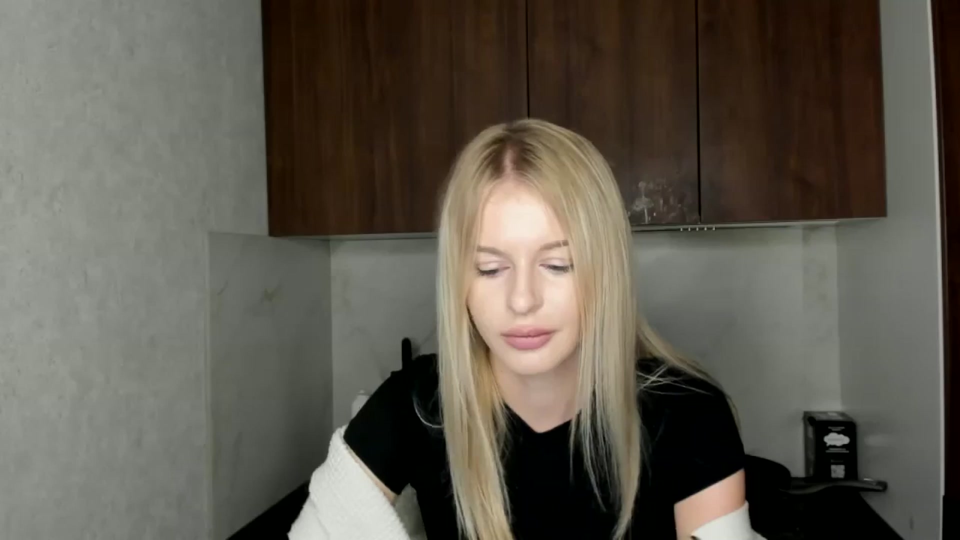 Gallery image thumbnail from MillyKisss's myfreecams stream on, 12/10/2024, 01:27 image 3 of 20