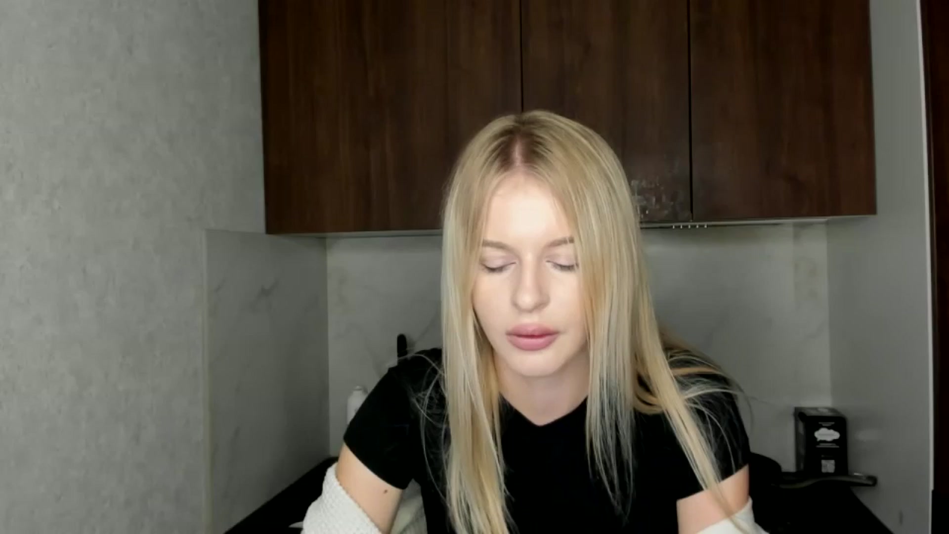 Gallery image thumbnail from MillyKisss's myfreecams stream on, 12/10/2024, 01:27 image 1 of 20