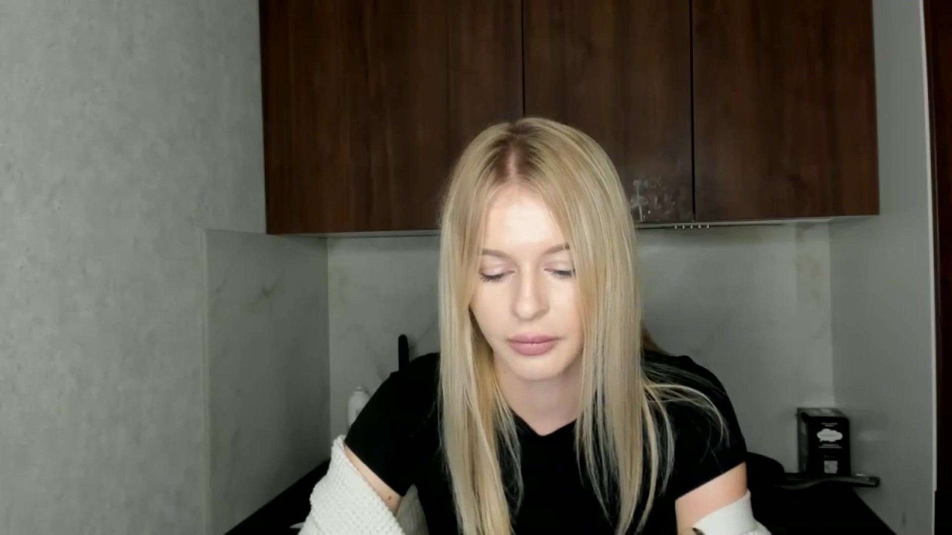 Gallery image thumbnail from MillyKisss's myfreecams stream on, 12/10/2024, 01:27 image 8 of 20