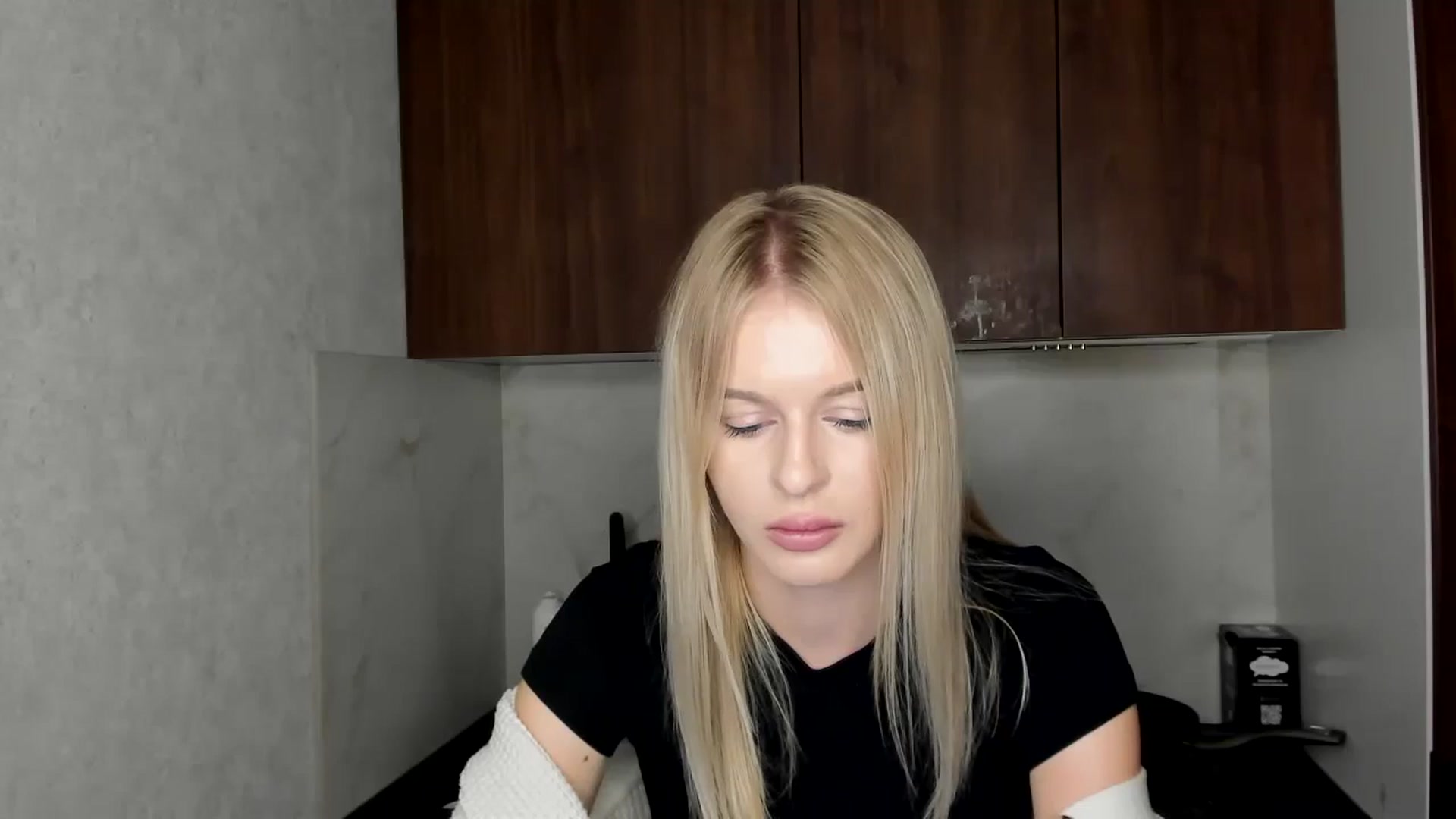 Gallery image thumbnail from MillyKisss's myfreecams stream on, 12/10/2024, 01:27 image 9 of 20