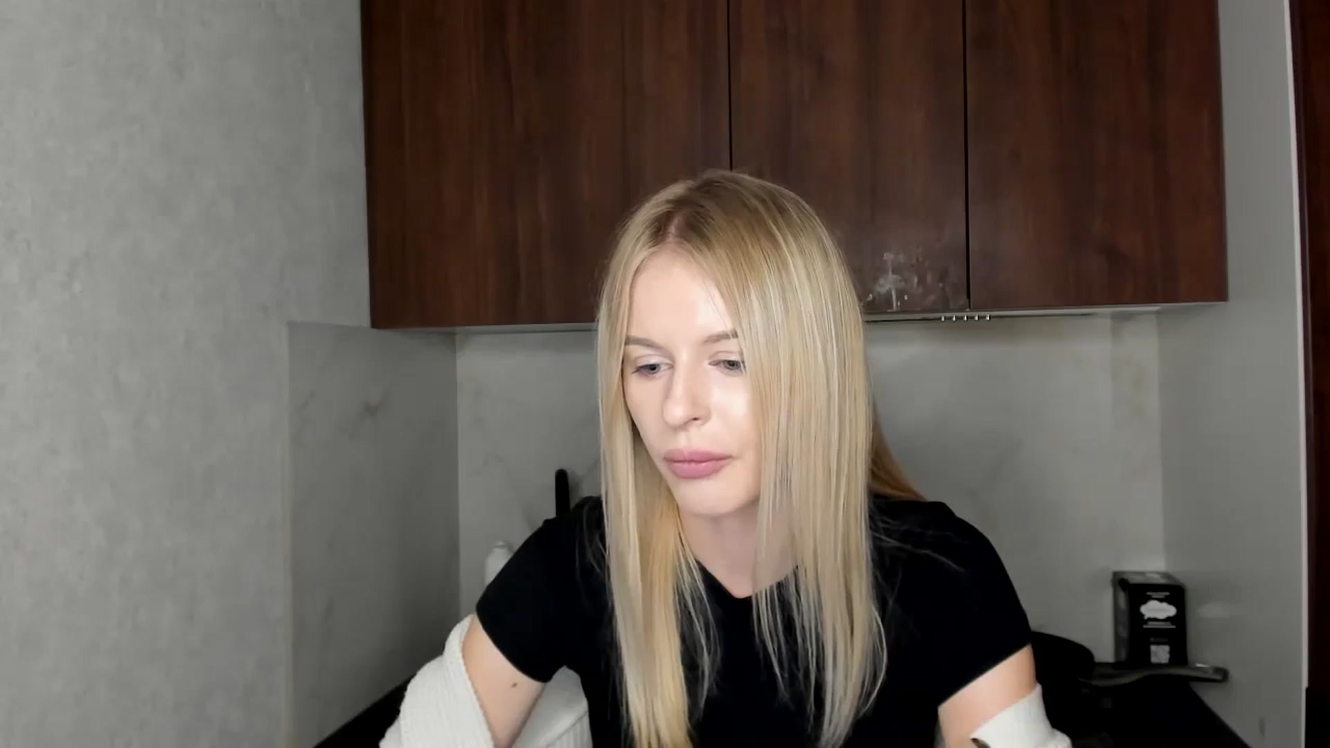 Gallery image thumbnail from MillyKisss's myfreecams stream on, 12/10/2024, 01:27 image 10 of 20