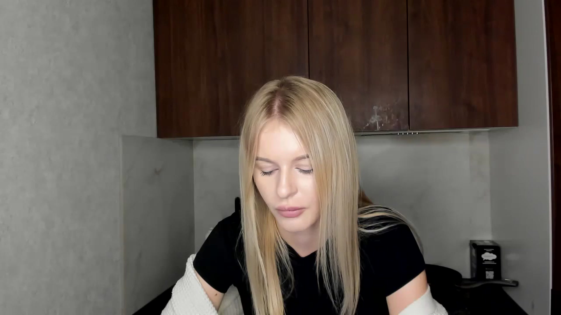 Gallery image thumbnail from MillyKisss's myfreecams stream on, 12/10/2024, 01:27 image 6 of 20
