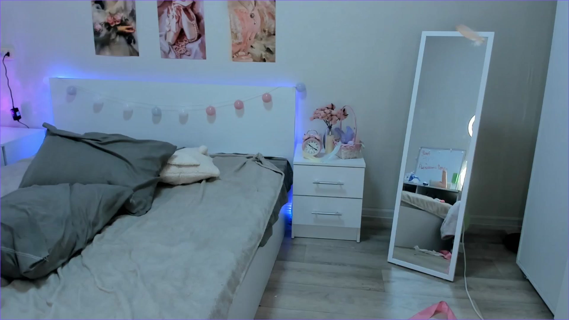 Gallery image thumbnail from Milly_Jay's myfreecams stream on, 04/18/2026, 10:04 image 8 of 20